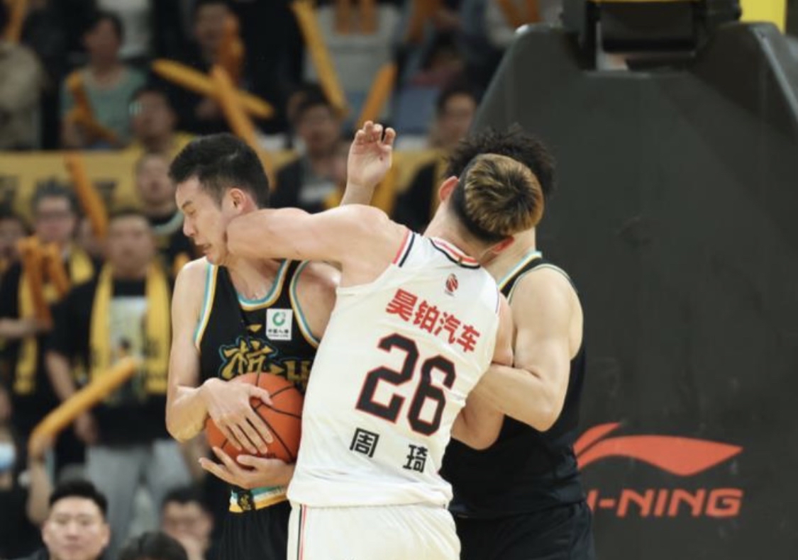 JJB-关于转折点!广州队强势反弹;CBA常规赛今夜攻防权衡;赛场秩序良好;医务组通报恢复的信息