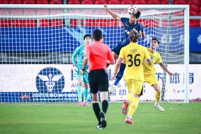 JJB-清晨体能课后,武汉三镇强势反弹备战西甲,更衣室稳定,细节决定成败(1040宏观调控三大目的)